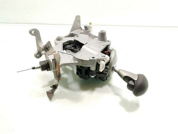 Honda Civic (2006 - 2011)  635210905 Отделка рычага переключения передач (кожа, головка)