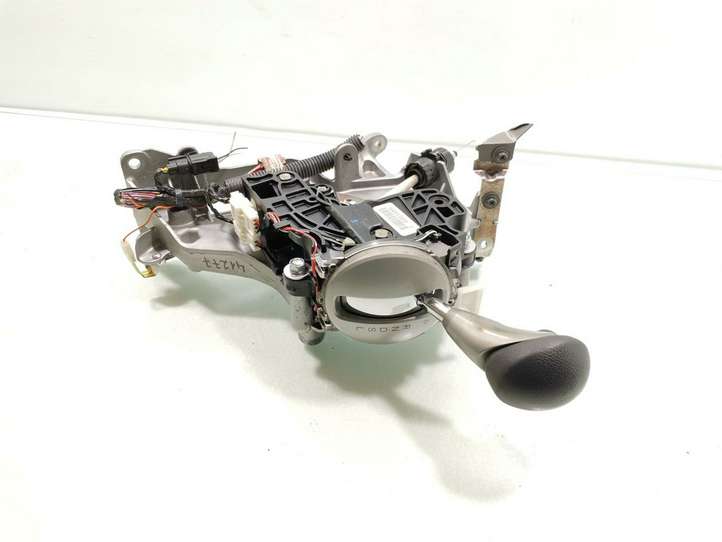Honda Civic (2006 - 2011)  635210905 Отделка рычага переключения передач (кожа, головка)