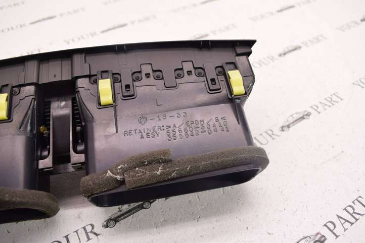 Lexus GS 300 350 430 450h (2004 - 2007)  5566030410 Центральный дефлектор