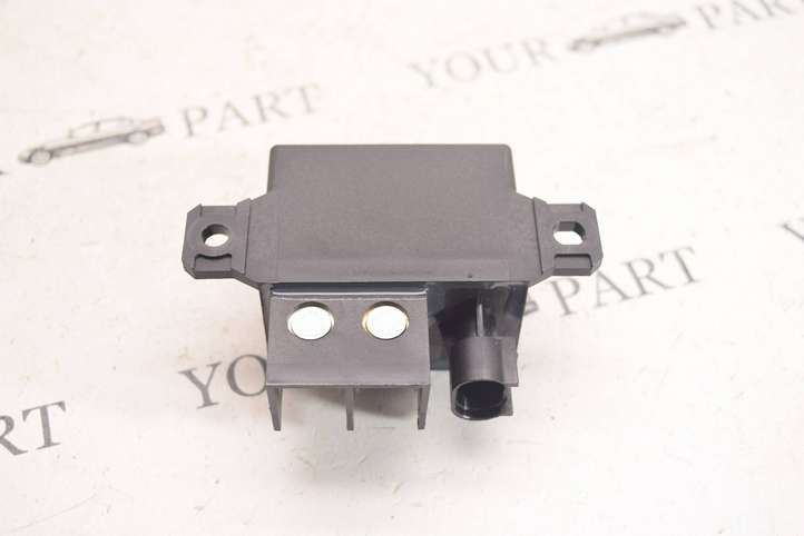 BMW 7 F01 F02 F03 F04 (2008 - 2016)  7661503 Узел подключения плюсовых проводов