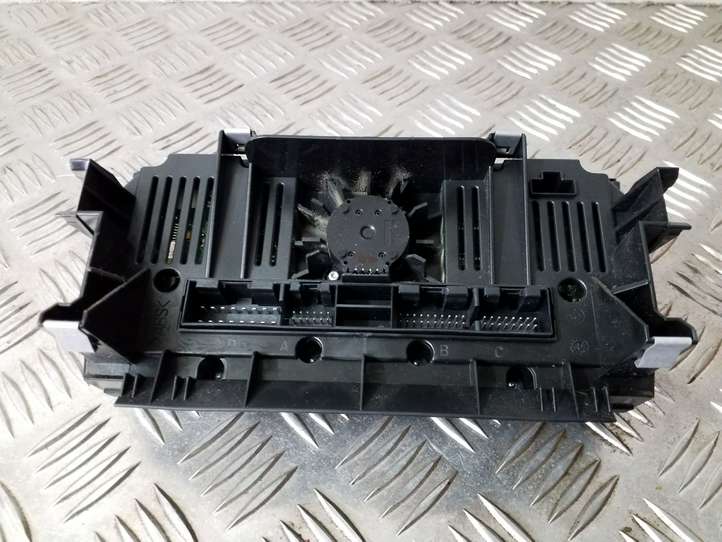 Audi A3/S3 8P (2008 - 2013)  8P0820043BK Блок управления кондиционера воздуха / климата/ печки (в салоне)