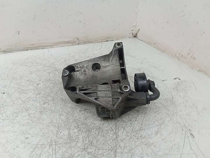 BMW X5 E53 (1999 - 2006)  7786708 Кронштейн