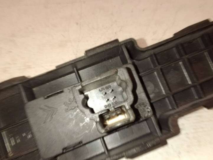 Peugeot 307 (2001 - 2005)  96351625XT Кнопка стеклоподъемников