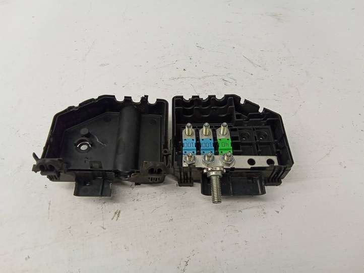 Mercedes-Benz ML W164 (2005 - 2011)  A1645400350 Узел подключения плюсовых проводов
