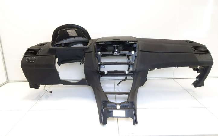 BMW X3 E83 (2003 - 2010)  393597S Панель