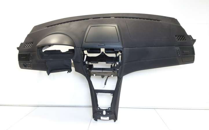 BMW X3 E83 (2003 - 2010)  393597S Панель