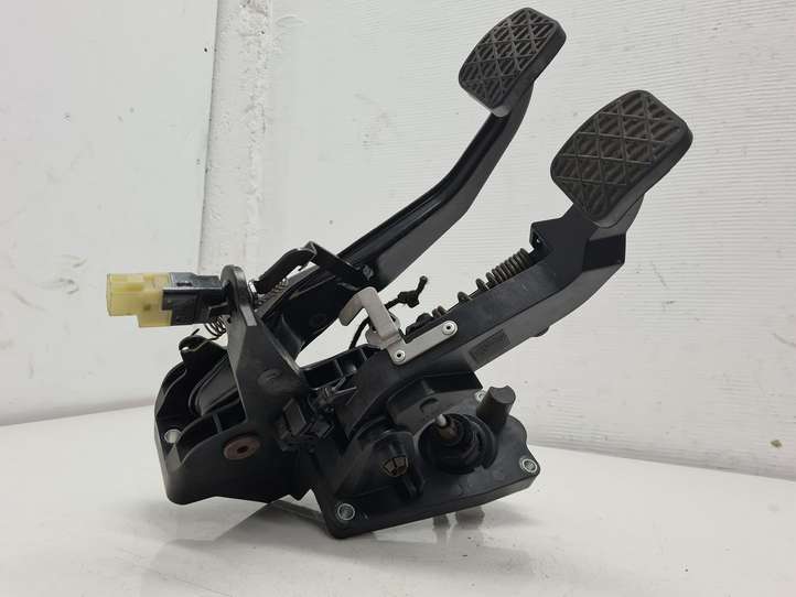 Mercedes-Benz A W169 (2004 - 2012)  A1692906501 Педаль
