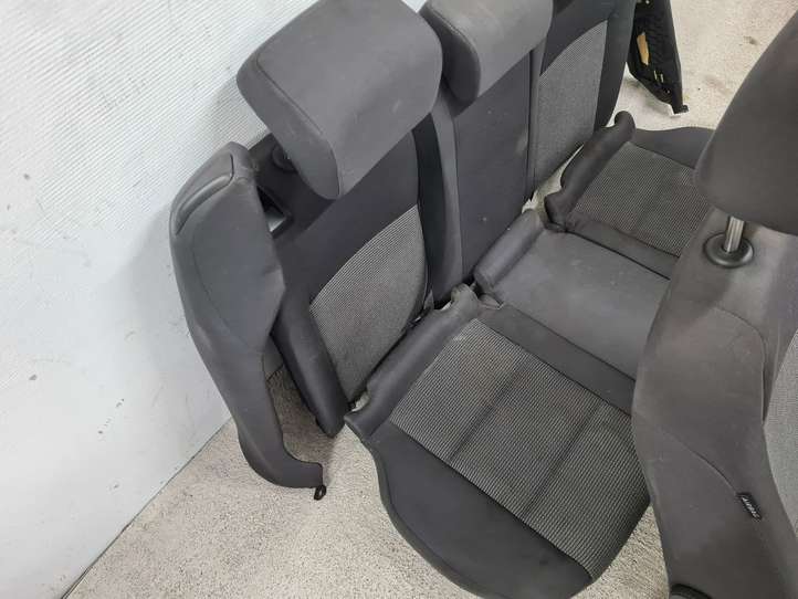 Volkswagen Golf V (2003 - 2009)   Комплект салона