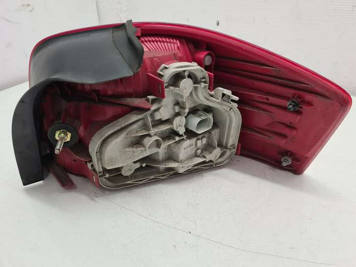 Audi A3/S3 8P (2003 - 2005)  8P0945095 Задний фонарь в кузове