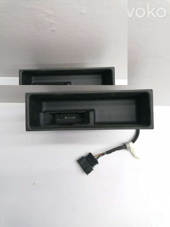 Seat Leon (1P) (2005 - 2012)  5P0857925A Блок управления USB