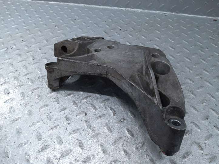 Audi TT (2006 - 2010)  06J199207K Кронштейн
