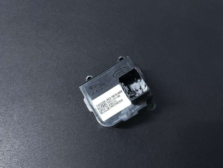 Land Rover Defender (2020 - )  J9C319010AAW Разъем USB