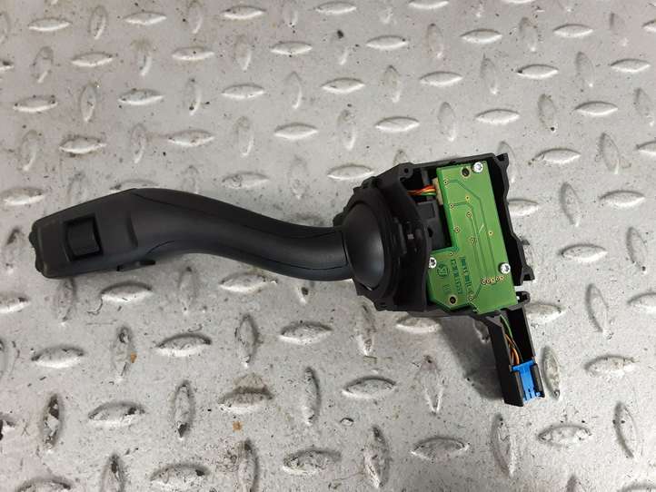 Audi TT (2006 - 2010)  8P0953519Q Ручка стеклоочистителей