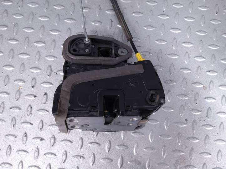 Opel Astra (2015 - 2020)  13598364 Замок задней двери