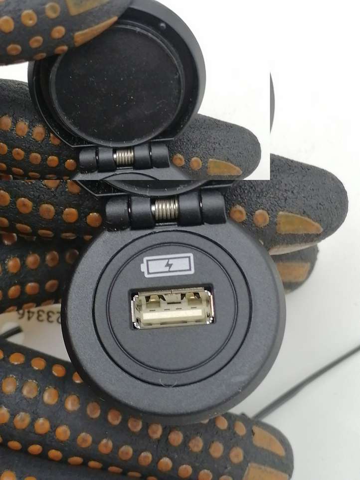 Jaguar F-Pace (2016 - )  FK7219010AB Разъем USB