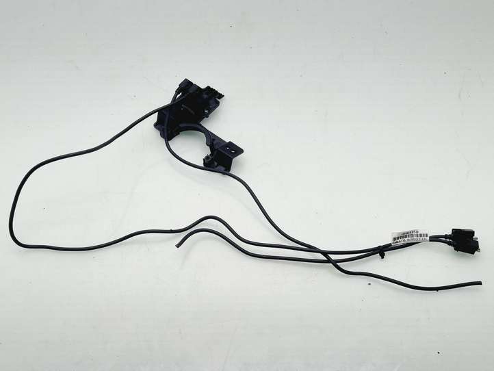 Tesla Model S (2016 - 2021)  100481501B Разъем USB