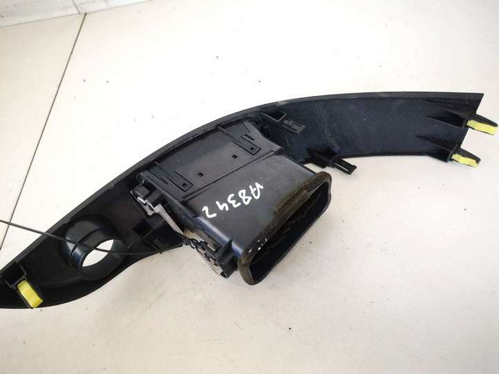 Toyota Corolla Verso AR10 (2004 - 2009)  5567064010 Центральный дефлектор