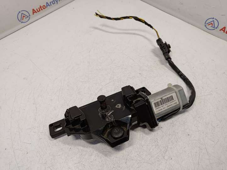 BMW 5 E60 E61 (2004 - 2010)  7129931 Притягиватель задней крышки