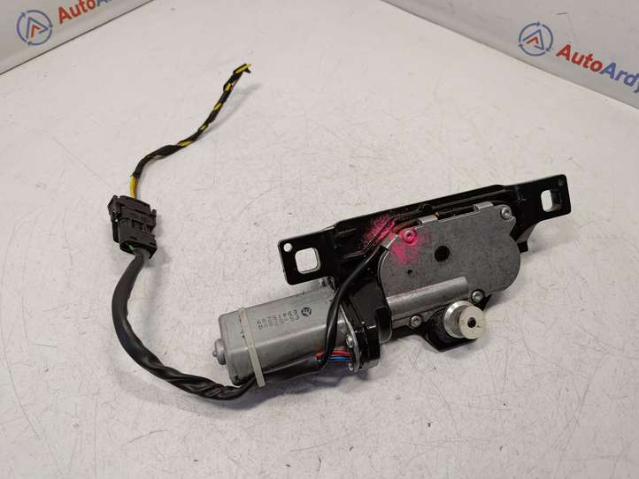 BMW 5 E60 E61 (2004 - 2010)  7129931 Притягиватель задней крышки