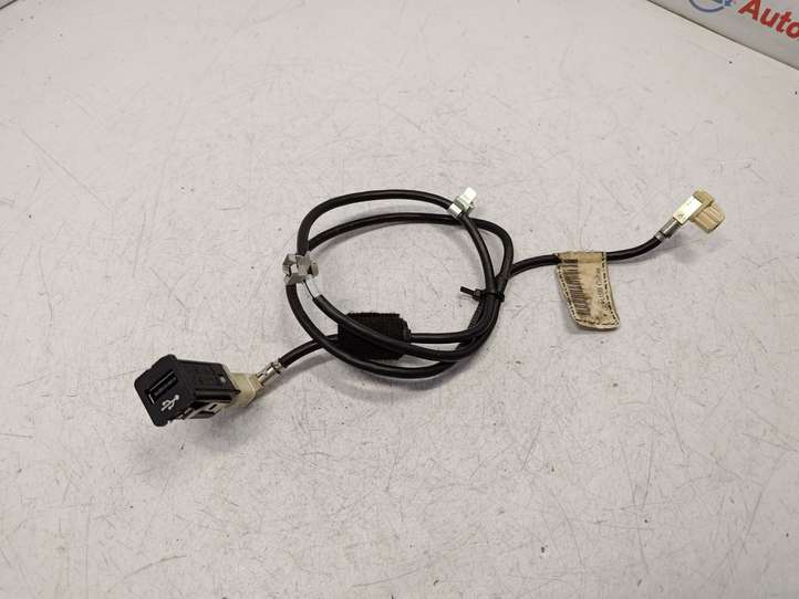 BMW X5 E70 (2006 - 2013)  9167196 Разъем USB