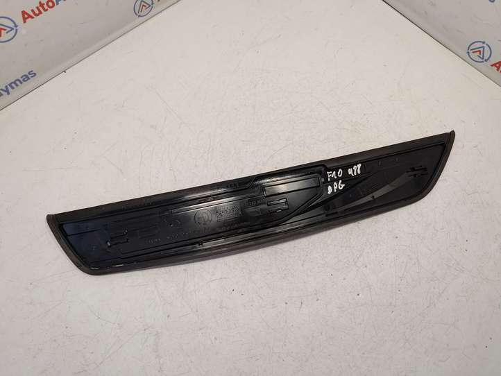 BMW 5 F10 F11 (2009 - 2016)  51477203604 Отделка заднего порога (внутренняя)