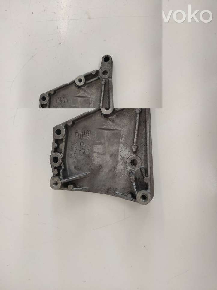 Opel Meriva (2006 - 2010)  55188266 Кронштейн