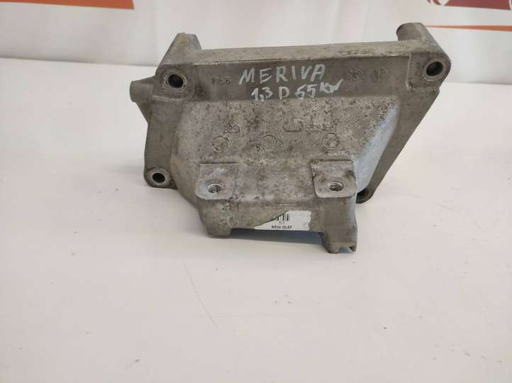 Opel Meriva (2006 - 2010)  55194807 Кронштейн