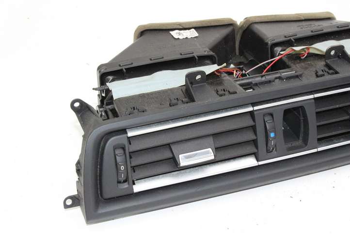 BMW 5 F10 F11 (2009 - 2016)  9209137 Воздушная решётка окна