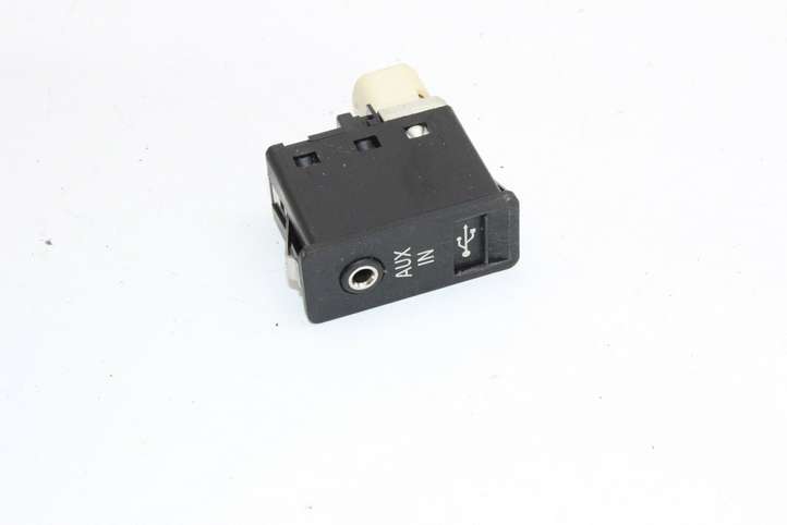 BMW 5 F10 F11 (2009 - 2016)  9129651 Разъем AUX