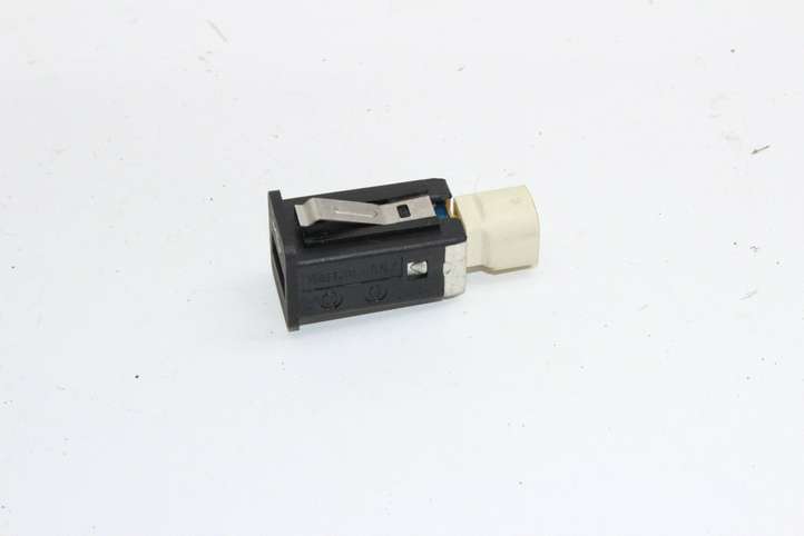 BMW 5 F10 F11 (2009 - 2016)  9167196 Разъем USB