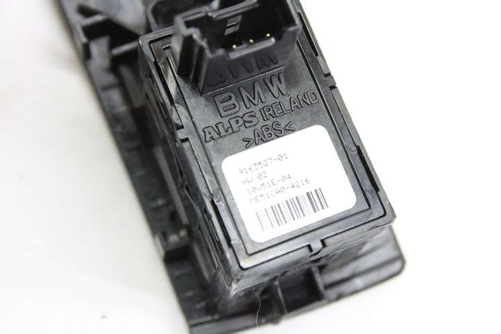 BMW 5 F10 F11 (2009 - 2016)  9163527 Кнопка крюка в багажнике