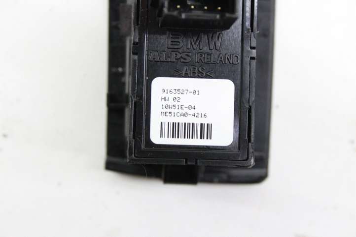 BMW 5 F10 F11 (2009 - 2016)  9163527 Кнопка крюка в багажнике