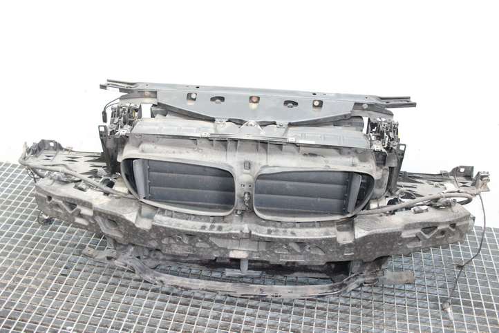 BMW 5 F10 F11 (2009 - 2016)  8049681 Панель