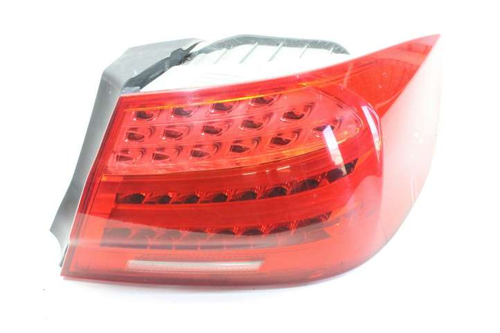 BMW 3 E92 E93 (2005 - 2014)  7251958 Задний фонарь в кузове