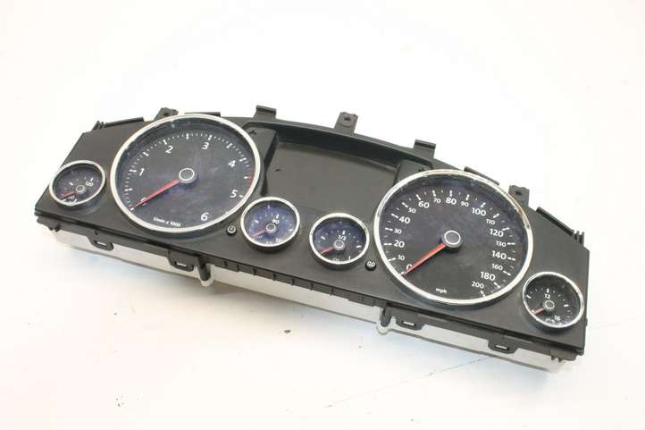 Volkswagen Touareg I (2002 - 2010)  7L6920990C Спидометр (приборный щиток)