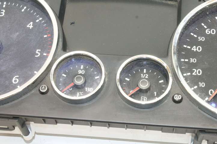 Volkswagen Touareg I (2002 - 2010)  7L6920990C Спидометр (приборный щиток)