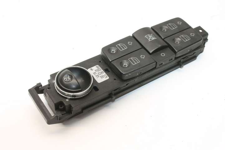 Mercedes-Benz S W220 (1998 - 2006)  A2208213179 Кнопка крюка в багажнике
