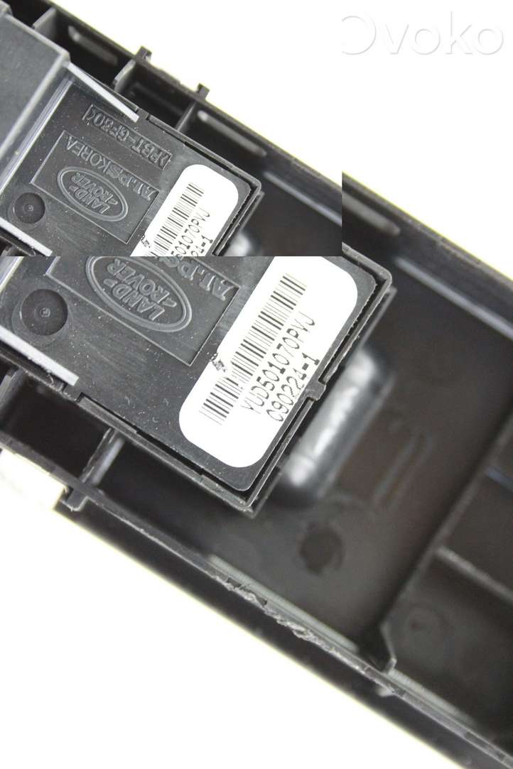 Land Rover Range Rover Sport (2005 - 2009)  YUD501070PVJ Кнопка крюка в багажнике