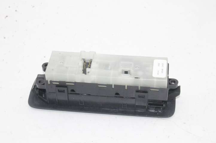 Nissan Qashqai (2010 - 2013)  25401BR00A Кнопка крюка в багажнике