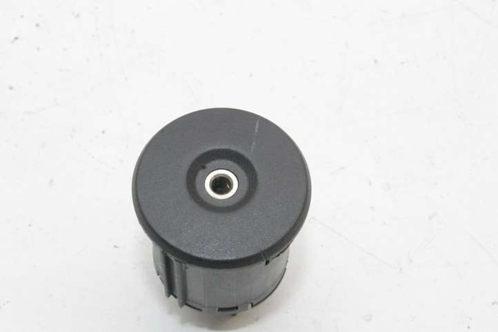 Nissan Qashqai (2010 - 2013)  28023ZP80A Разъем AUX