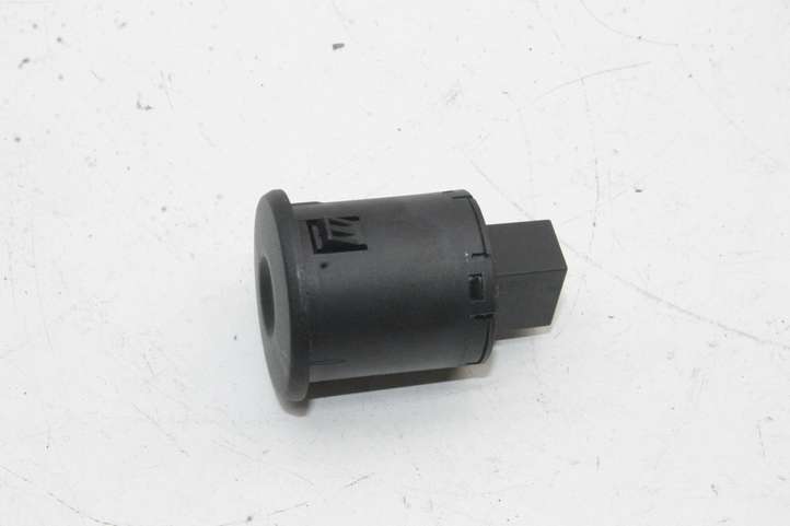 Nissan Qashqai (2010 - 2013)  28023ZP80A Разъем AUX