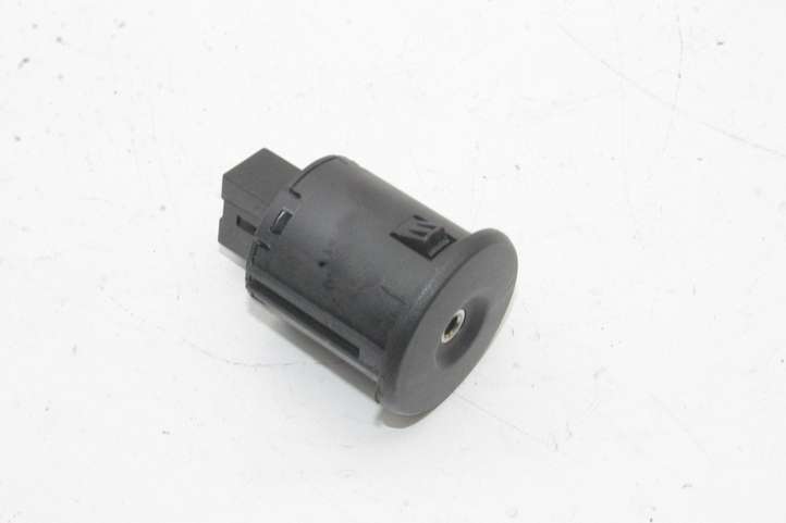 Nissan Qashqai (2010 - 2013)  28023ZP80A Разъем AUX