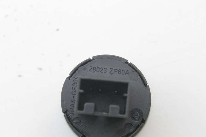 Nissan Qashqai (2010 - 2013)  28023ZP80A Разъем AUX