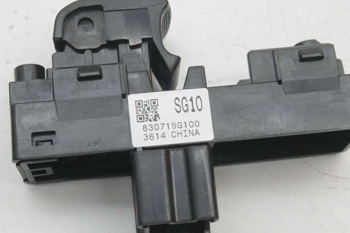 Subaru Forester SJ (2013 - 2018)  83071SG100 Кнопка крюка в багажнике