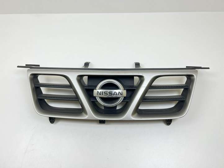 Nissan X-Trail T30 (2001 - 2007)  623108H700 Верхняя решётка