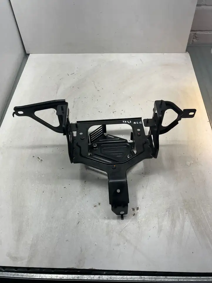 BMW 1 F20 F21 (2011 - 2019) 9216336 Кронштейн усилителя звука — фото 1