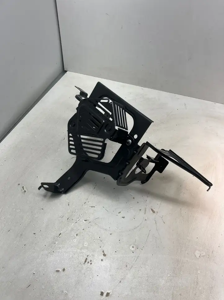 BMW 1 F20 F21 (2011 - 2019) 9216336 Кронштейн усилителя звука — фото 2