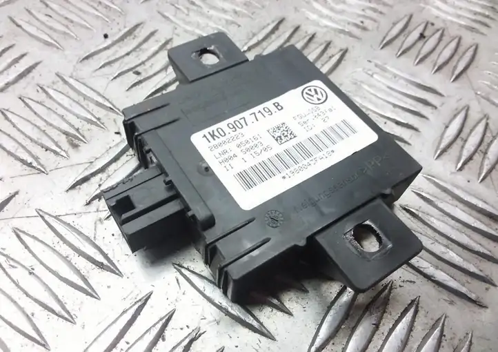 Volkswagen Touran I (2003 - 2010)  1K0907719B Блок управления сигнализации