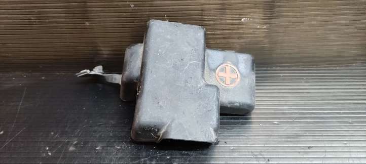 Lexus IS 220 (2005 - 2010)  7134336630 Узел подключения плюсовых проводов