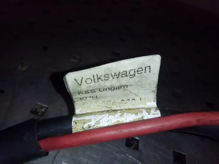 Volkswagen Golf Plus (2008 - 2014) 1K0971228N Плюсовой провод аккумулятора — фото 2